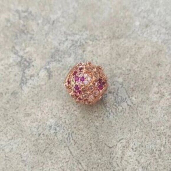 PANDORA Pink Pav?? Daisy Flower Charm - Picture 3 of 3